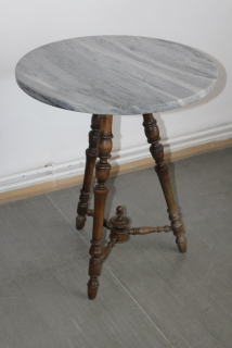 STOLEK S MRAMOROVOU DESKOU