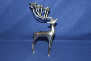 JELEN S ŠESTI SVÍCNY?, BÍLÁ MOSAZ