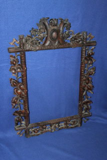 STAROŽITNÝ VYŘEZÁVANÝ RÁM, POMOCNICE KŘESŤANŮ ORODUJ...