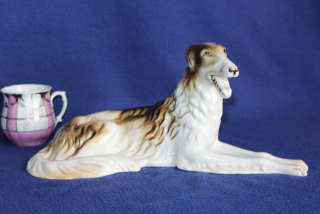 VELKÝ PORCELÁNOVÝ PES, SOCHA