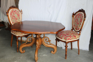 STAROŽITNÝ STŮL, STOLEK