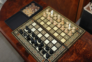 ŠACHY VYKLÁDANÉ PERLETÍ