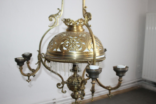 STAROŽITNÝ LUSTR, STAHOVAČKA