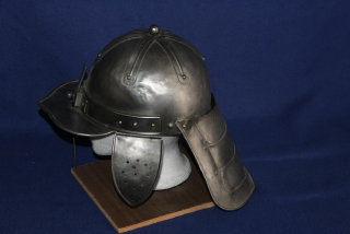 STARÁ VOJENSKÁ HELMA, ŽELEZNÁ