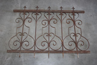 STAROŽITNÁ KOVANÁ MŘÍŽ