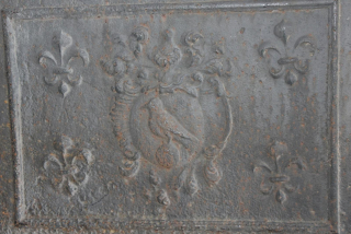 STAROŽITNÁ OCELOVÁ DESKA DO KRBU S ERBEM